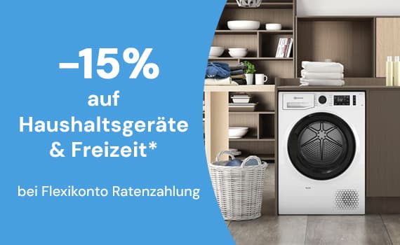 15 % auf Haushaltsgeräte & Freizeit – Waschmaschine in modernem Küchenraum mit gefülltem Wäschekorb