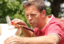 Befestigung des Dachs beim Gartenhaus