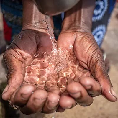 Errichtung von Brunnen, für eine bessere Trinkwasserversorgung.