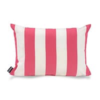 Rechteckiges Kissen mit breiten, senkrechten Streifen in Pink und Weiß, kleine schwarze Etikett an der linken Seite