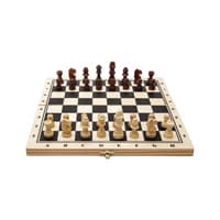 Schachbrett mit schwarzen und weißen Figuren, in Startaufstellung, auf einem weißen Hintergrund