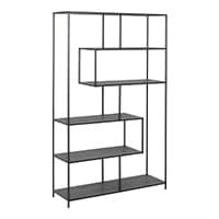 Schwarzes Regal mit asymmetrischen Fächern in verschiedenen Größen