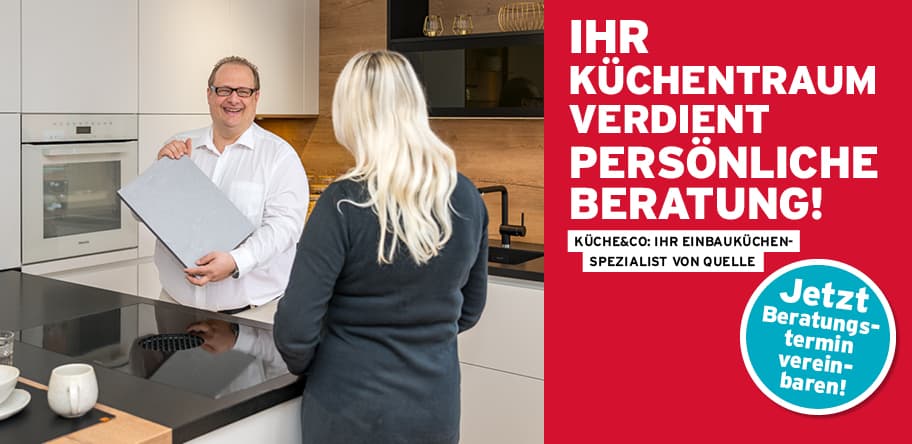 IHR KÜCHENTRAUM VERDIENT PERSÖNLICHE BERATUNG! Jetzt Beratungstermin vereinbaren! Frau spricht mit Berater in moderner Küche