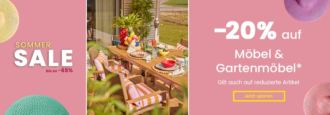 Sommer Sale bis zu 65 % – 20 % auf Möbel und Gartenmöbel, gedeckter Tisch auf Terrasse mit bunten Kissen
