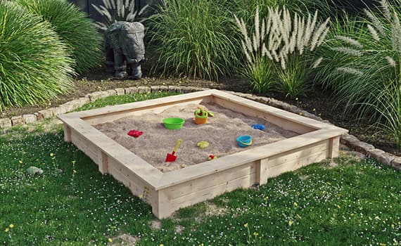 Gartenspielzeug