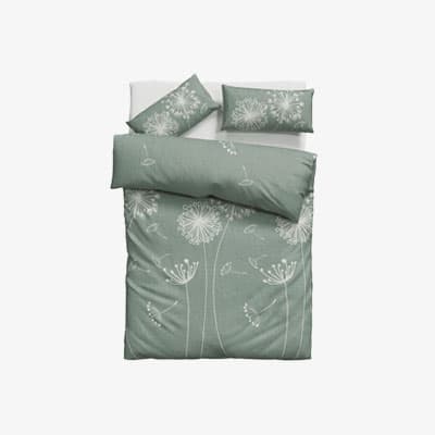Grüne Bettwäsche mit weißen Pusteblumen-Motiven, bestehend aus einem Bettbezug und zwei Kopfkissenbezügen